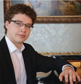 Šluknovský zámek rozezní klavírní virtuos Filip Hořínek