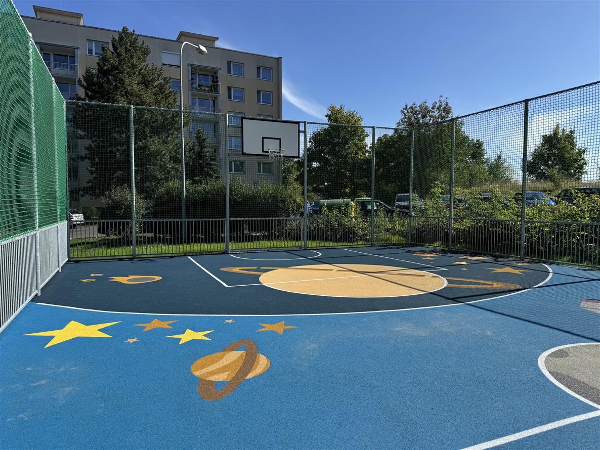 Hřiště 2.jpg