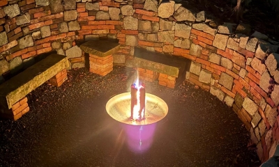 Náhled článku: Proč se lidé pořád scházejí u ohně. A proč se bez něj venkovní posezení často rozpadne