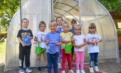 Náhled článku: Mateřská škola Pod Lajsníkem učí děti zahradničit. Nový skleník má přinést radost i zdravé návyky