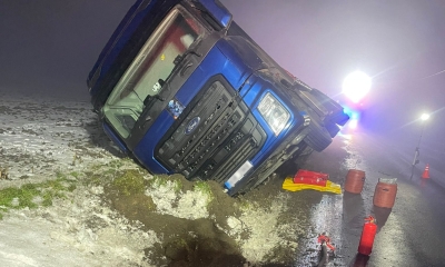 Náhled článku: Noční drama u Počeplic: Hasiči hodiny odčerpávali naftu a překládali tuny štěpky