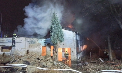 Náhled článku: Devět jednotek hasičů likvidovalo v Ústí nad Labem rozsáhlý požár bývalého divadla