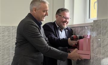Náhled článku: Teplice vybavily školy boxy s menstruačními pomůckami. Předběhly zákonnou povinnost