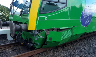Náhled článku: Auto vjelo na přejezd přímo před vlak. Dva lidé skončili v nemocnici