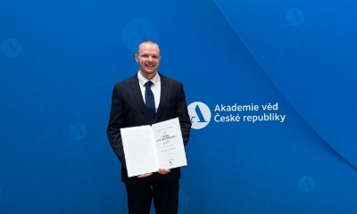 Náhled článku: Rodák z Klášterce mění budoucnost solární energie. Fyzik Aleš Vlk získal Prémii Otto Wichterleho