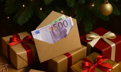 Náhled článku: Vánoce v obálce: Češi letos pod stromečkem raději vidí hotovost nebo zlato než měkké dárky