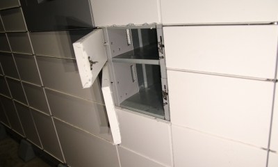 Náhled článku: Podfuk s výdejními boxy: Operátorka identifikovala schránky, komplici je místo kódu otevřeli páčidlem