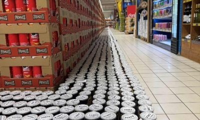 Náhled článku: Nejdelší řada z tub Pringles vznikla v Ústí, zapsala se do Guinnessovy knihy