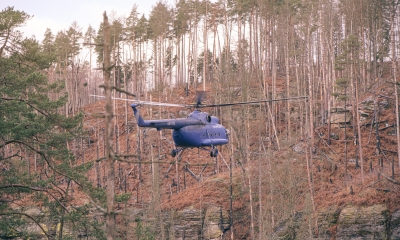 Náhled článku: Protipovodňové opatření v Divoké soutěsce: vrtulník odstranil desítky tun dřeva z koryta Kamenice