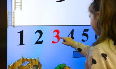 Náhled článku: Moderní technologie v českých školách: Křídu a tabuli doplňují interaktivní panely