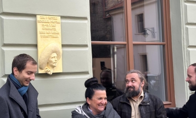 Náhled článku: Chomutov odhalil pamětní desku Karlu Mayovi. Slavný autor Vinnetoua zde přenocoval v roce 1897