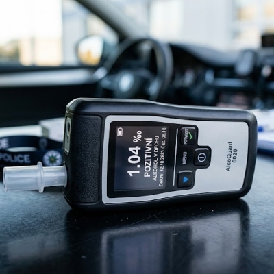 Náhled článku mobil: Do práce přijela opilá. Stopku jí vystavila ostraha na bráně podniku