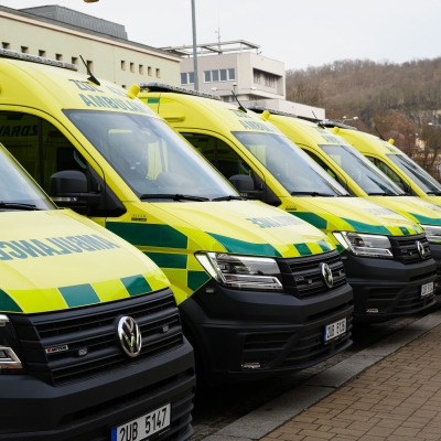 Náhled článku mobil: Deset nových sanitek vyjíždí do ulic Ústeckého kraje. Pomohou zrychlit a zlepšit péči o pacienty