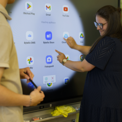 Náhled článku mobil: Modernizace škol pokračuje. Digitální nástroje mění výuku, klasické tabule ale zůstávají