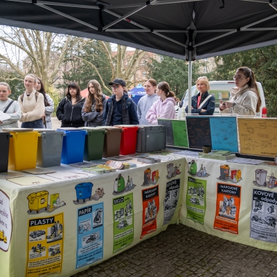 Náhled článku mobil: Ústecké Městské sady ožily Dnem s odpady, lidé odevzdali metrák starých baterií