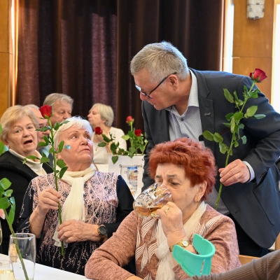 Náhled článku: Ústečtí senioři oslavili v Domě kultury Mezinárodní den žen