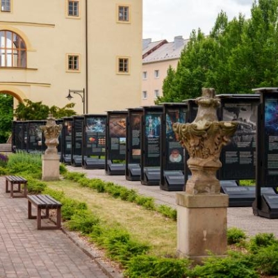 Náhled článku mobil: Do Chomutova dorazila unikátní výstava o umělé inteligenci. Ukazuje, jak moderní technologie mění naše životy