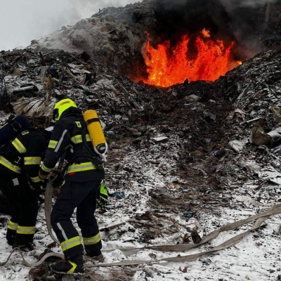 Náhled článku mobil: Požár skládky komunálního odpadu u Dětaně zaměstnal šest jednotek hasičů