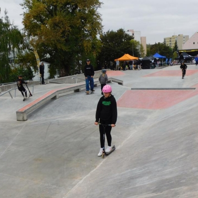 Náhled článku mobil: Žatec má nový skatepark: Původní sportoviště nahradil moderní betonový street park