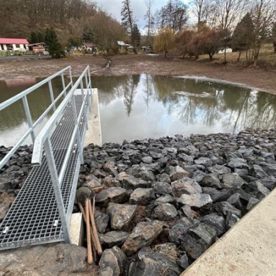 Náhled článku mobil: Rybník u Habrovan prošel rekonstrukcí. Má lépe zadržovat vodu v krajině
