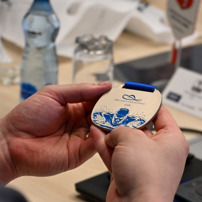 Náhled článku mobil: Radní Jiří Horák ocenil vicemistryně republiky v plavání