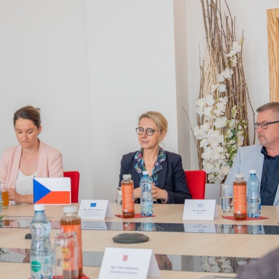 Náhled článku mobil: Do Ústí nad Labem dorazili zástupci Evropské komise, město jim ukázalo plány na proměnu zoo i moderní technologie