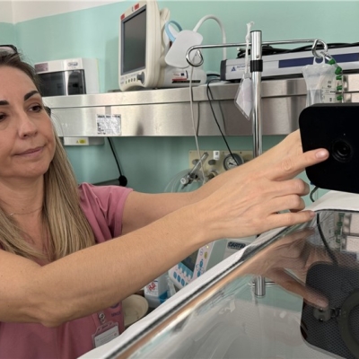 Náhled článku mobil: Kamery v inkubátorech pomáhají rodičům být nablízku