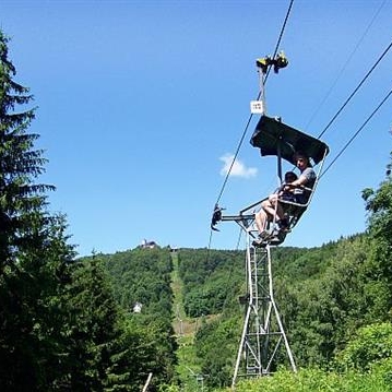 Náhled článku mobil: Modernizace lanové dráhy na Komáří vížku začíná, město Krupka uspělo s žádostí o dotaci