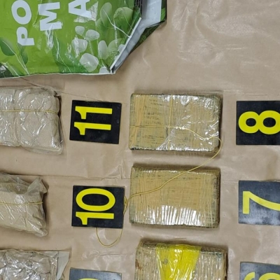 Náhled článku mobil: Celníci a policisté zadrželi na Teplicku dealery s deseti kilogramy tvrdých drog