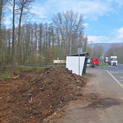 Náhled článku mobil: U Chlumce začala stavba nového kruhového objezdu, řidiči musí počítat se zdržením