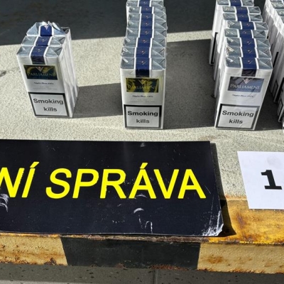 Náhled článku mobil: Pašeráci cigaret zkouší nové triky, celníci je odhalují na letištích i dálnicích