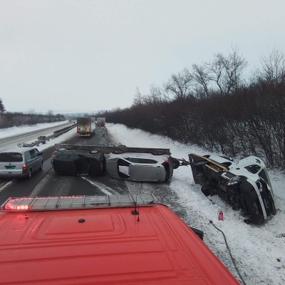 Náhled článku mobil: Sníh v Ústeckém kraji komplikuje dopravu: Hasiči vyprošťovali autobus s dětmi i auto z potoka