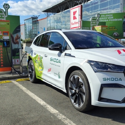 Náhled článku mobil: Ústecký kraj zmapoval bariéry v elektromobilitě. Téměř polovina rychlodobíjecích stanic činí vozíčkářům potíže