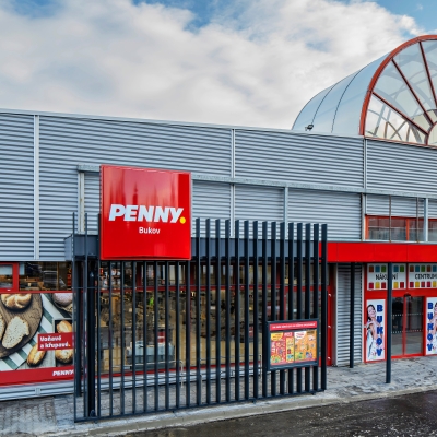 Náhled článku mobil: Penny šokuje novoroční akcí: Ke slevám na máslo přihodí i nové vlasy nebo billboard