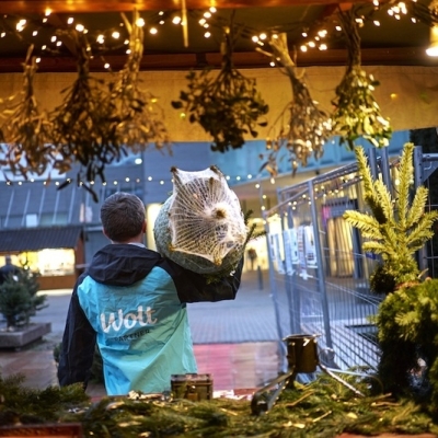 Náhled článku mobil: Kurýrní služby rozšiřují před Vánocemi sortiment. Aplikace nově doveze i živou jedli