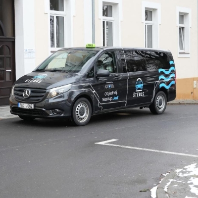 Náhled článku mobil: Štěbus už naplno nahrazuje zastaralou MHD. Do práce i za službami teď jezdí lidé efektivněji