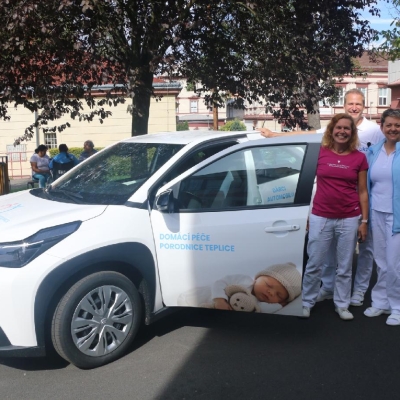 Náhled článku mobil: Teplická porodnice má nové auto. Porodní asistentka s ním vyráží za maminkami domů