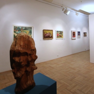 Náhled článku mobil: Barevný svět skleněné drti: Výstava Rudolfa Dzurka v Litoměřicích pokračuje