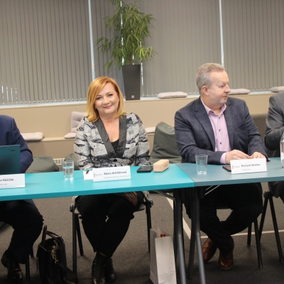 Náhled článku mobil: Ústí nad Labem hostilo důležité jednání Komise Rady Asociace krajů. Řešilo se financování škol i sociálních služeb