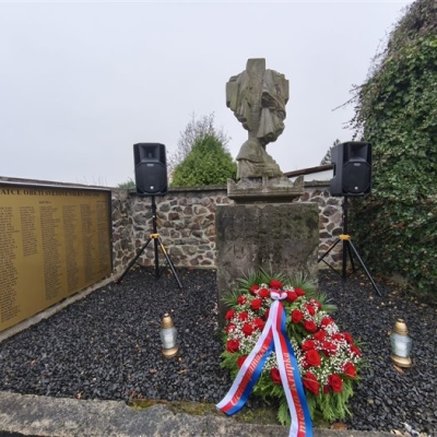 Náhled článku mobil: Krupka si připomněla Den válečných veteránů. Uctění památky hrdinů doprovodila hymna