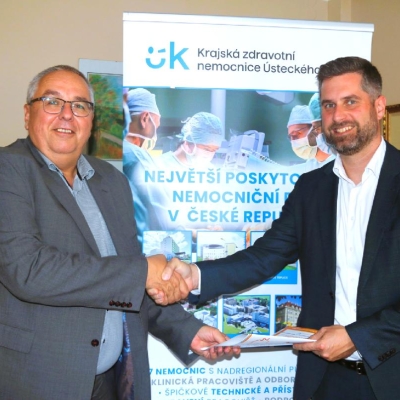 Náhled článku mobil: U teplické nemocnice má vyrůst parkovací dům. Počítá se nejméně s 250 místy