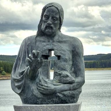 Náhled článku mobil: Po 260 letech se na Fláje symbolicky vrátil svatý Jan Křtitel. Připomíná zaniklou obec