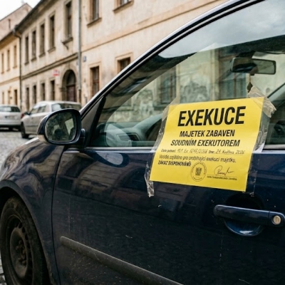 Náhled článku mobil: Trojice z Litoměřicka prodávala auta v exekuci, kupcům hrozí velké potíže
