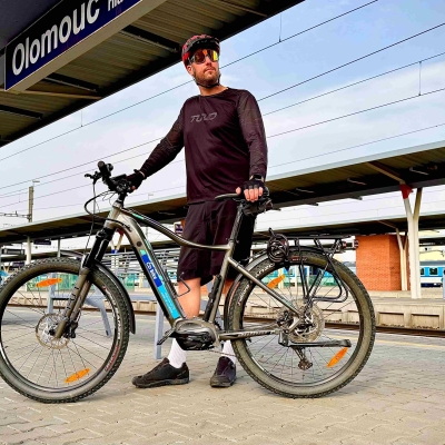 Náhled článku mobil: Půjčovny kol na nádražích lákají stále více lidí, hitem jsou letos hlavně elektrokola