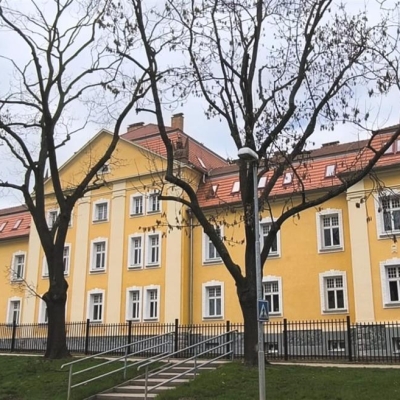 Náhled článku mobil: V Mostě se otevřel nový Domov svaté Anny: Útočiště pro lidi s demencí vzniklo v budově bývalých kasáren