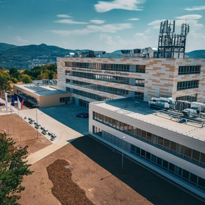 Náhled článku mobil: Škola za více než 600 milionů je hotová. Na Stříbrníky se vrátilo 700 studentů do modernizovaného areálu
