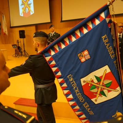 Náhled článku mobil: Policisté zaplnili půdu univerzity. Vedení sboru rozdalo medaile za věrnost a zásluhy