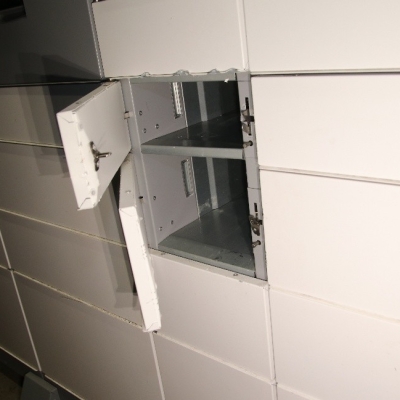 Náhled článku mobil: Podfuk s výdejními boxy: Operátorka identifikovala schránky, komplici je místo kódu otevřeli páčidlem