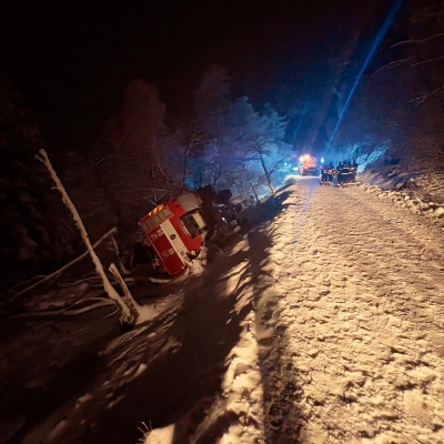 Náhled článku mobil: Havárie hasičské cisterny na Sněžníku: Sedm hasičů skončilo v nemocnici