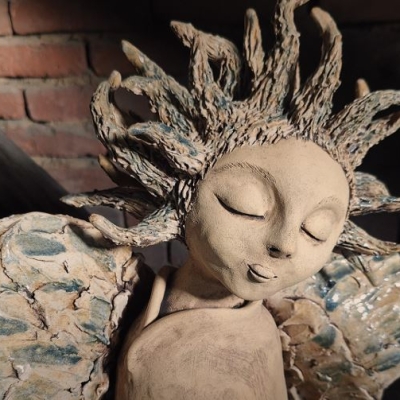 Náhled článku mobil: Zrození z hlíny, poslové z nebe — prodejní výstava keramiky v Městské knihovně Žatec